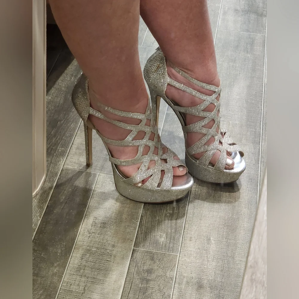 Aldo Silver Glitter Size 9 Platform Strappy Heel Caged Zip Up Vegas